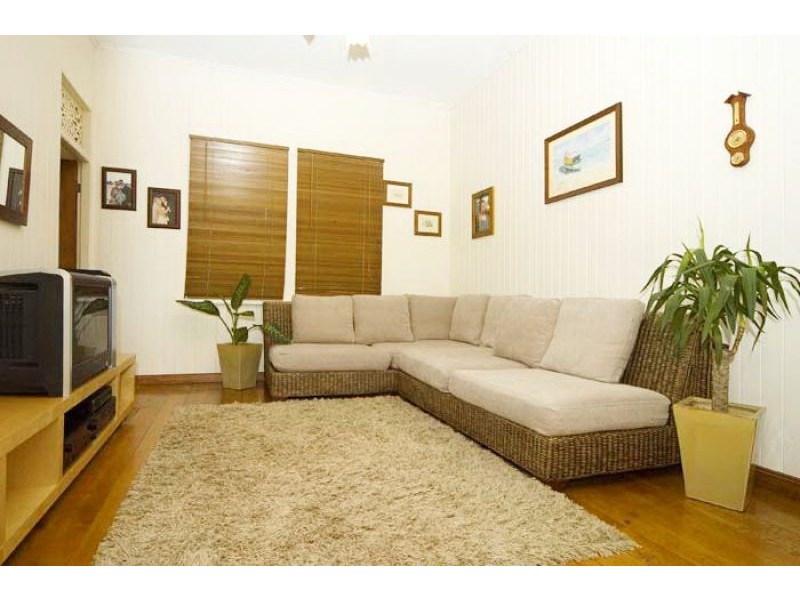 17 Clara Street, Wynnum QLD 4178