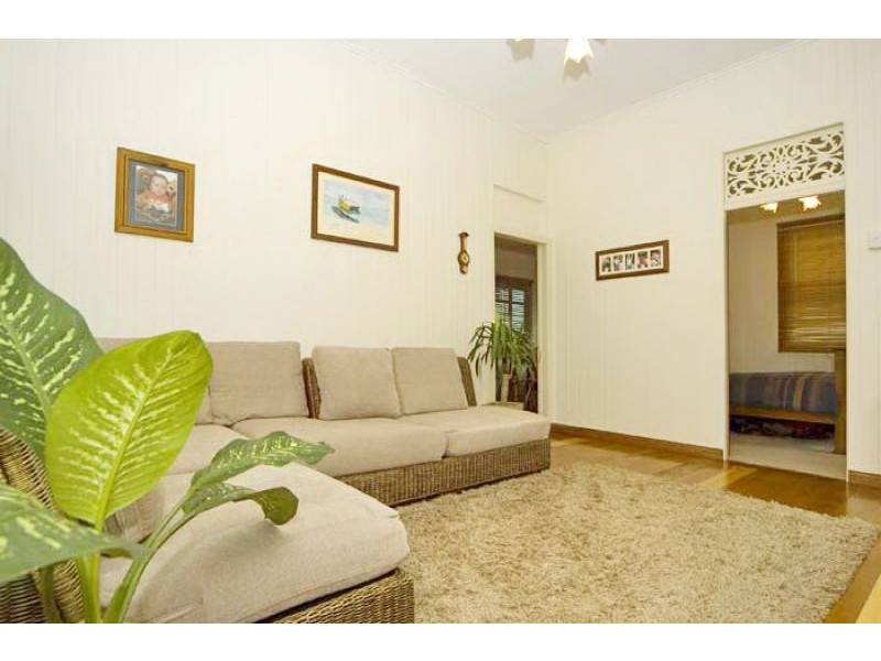 17 Clara Street, Wynnum QLD 4178