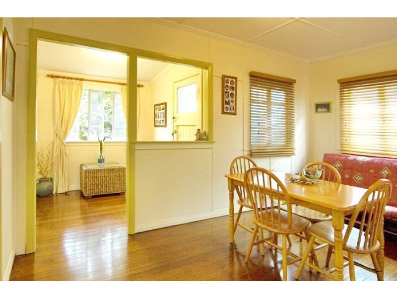 17 Clara Street, Wynnum QLD 4178