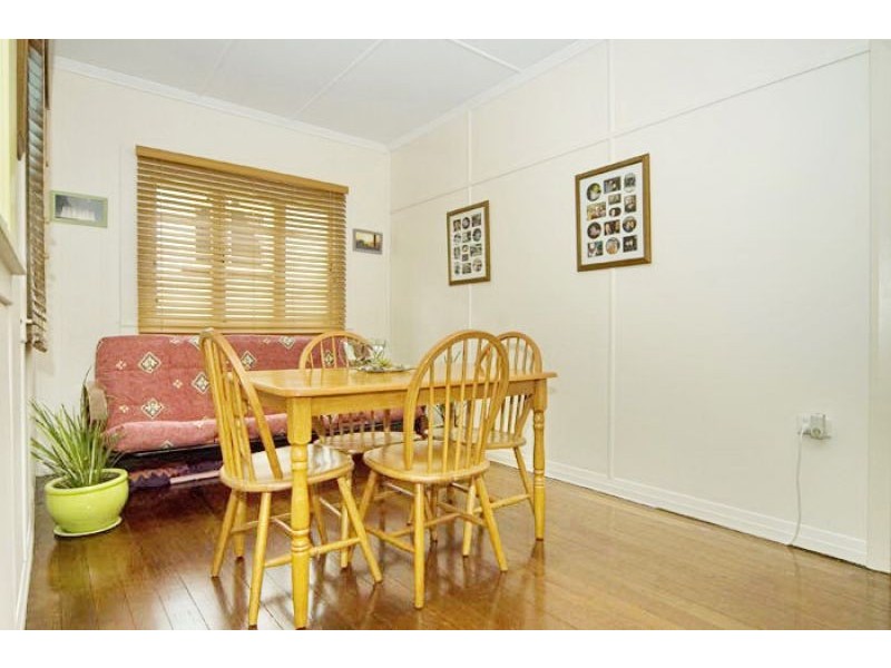 17 Clara Street, Wynnum QLD 4178