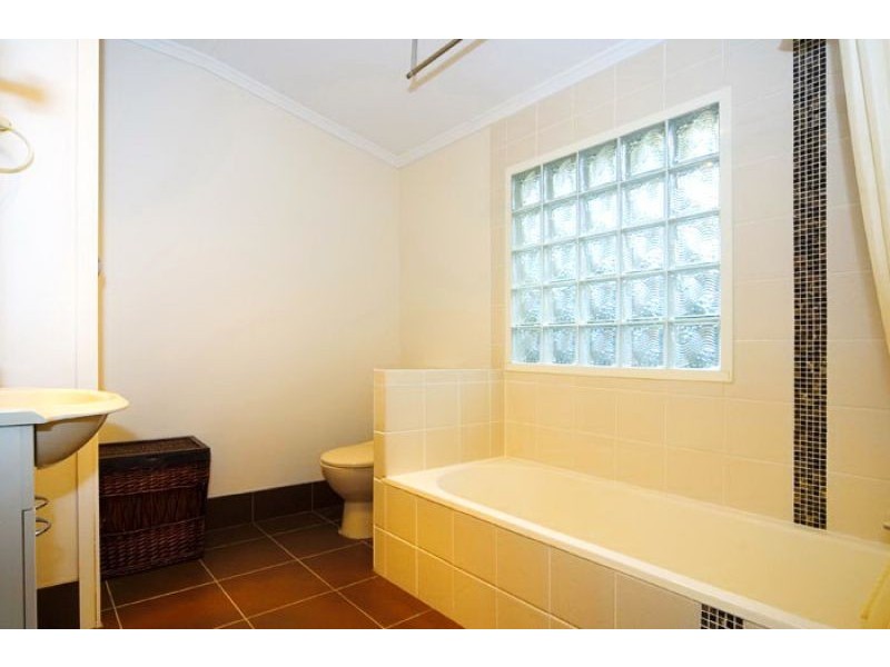 17 Clara Street, Wynnum QLD 4178