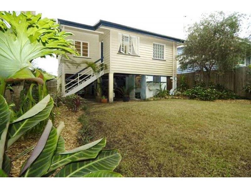 17 Clara Street, Wynnum QLD 4178