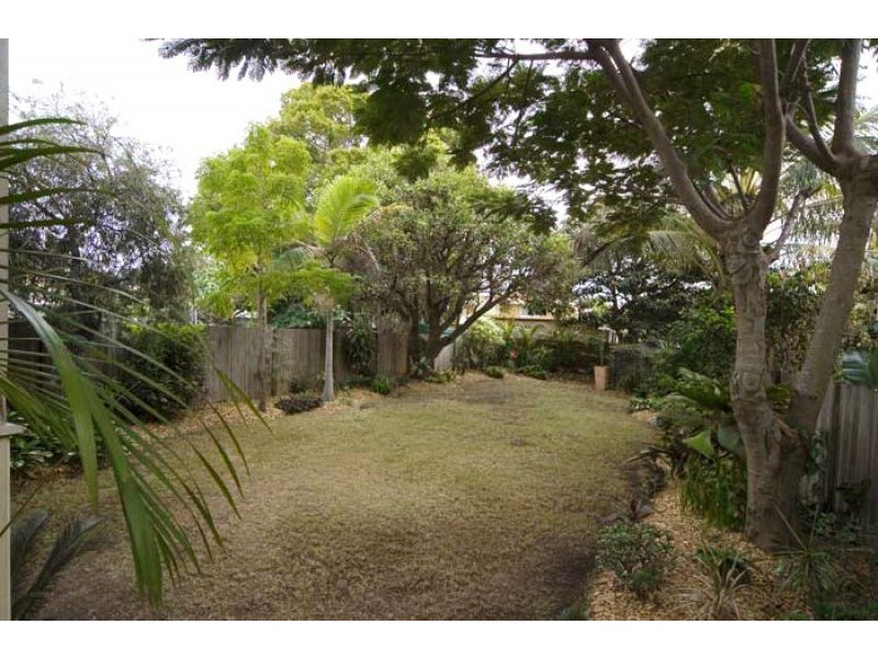 17 Clara Street, Wynnum QLD 4178