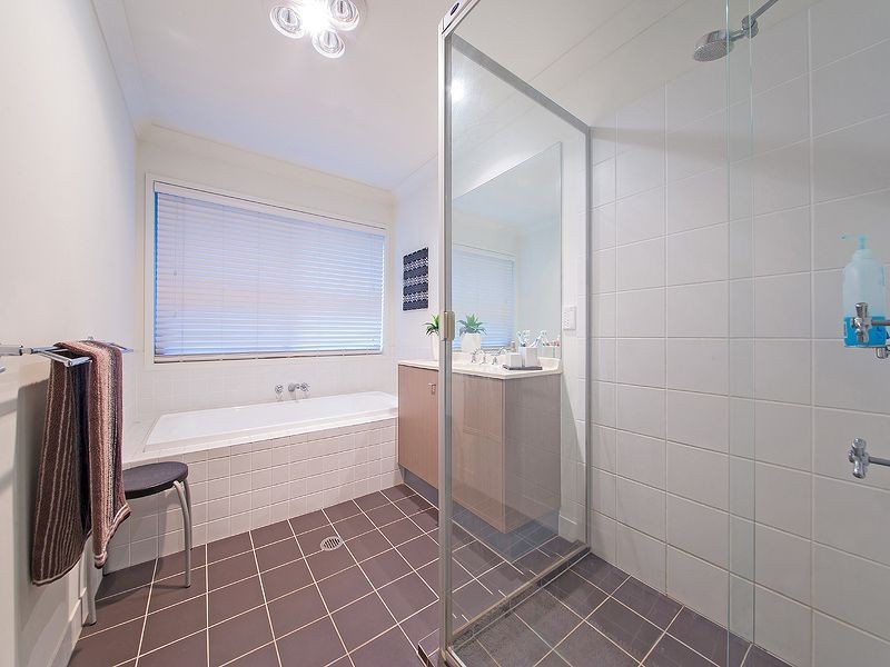 20 Lachlan Dve, Wakerley QLD 4154