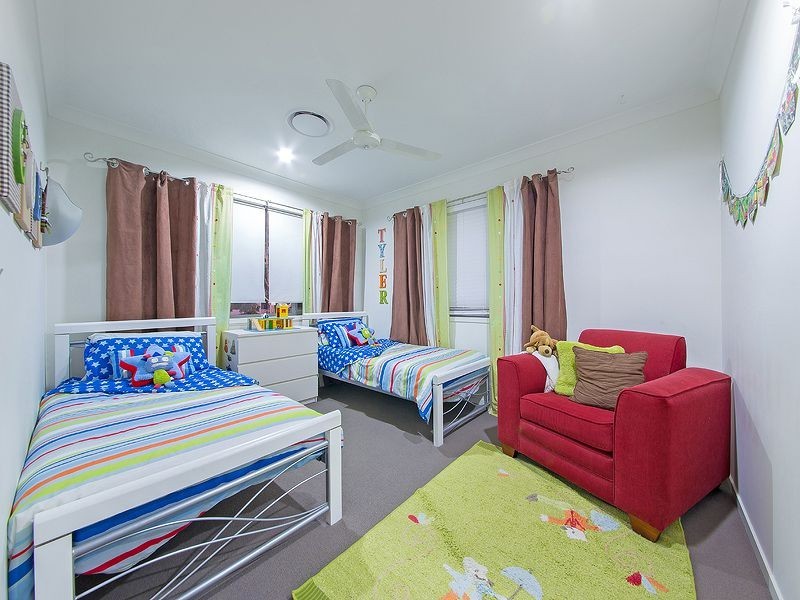 20 Lachlan Dve, Wakerley QLD 4154