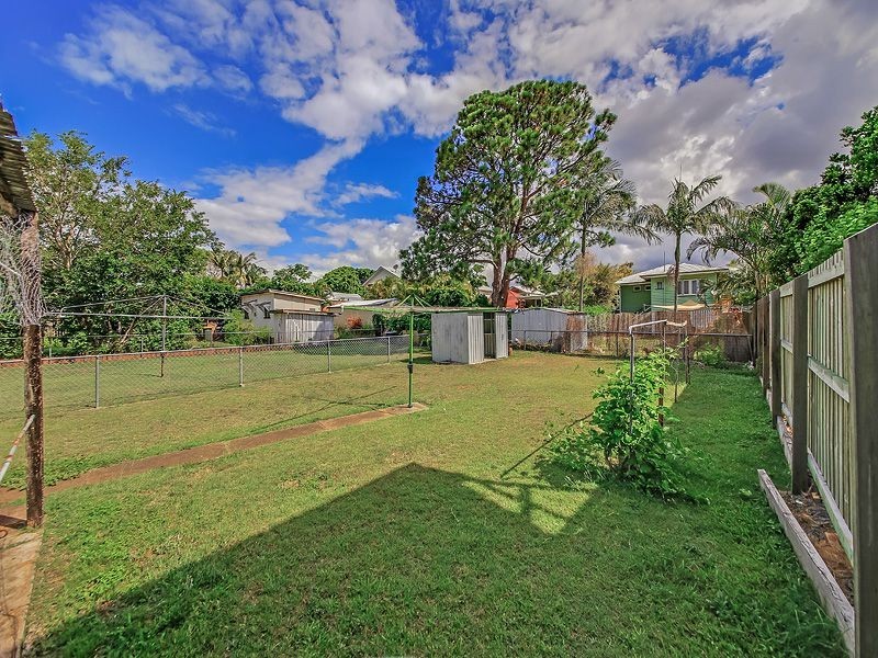 79 Grattan Tce, Manly QLD 4179