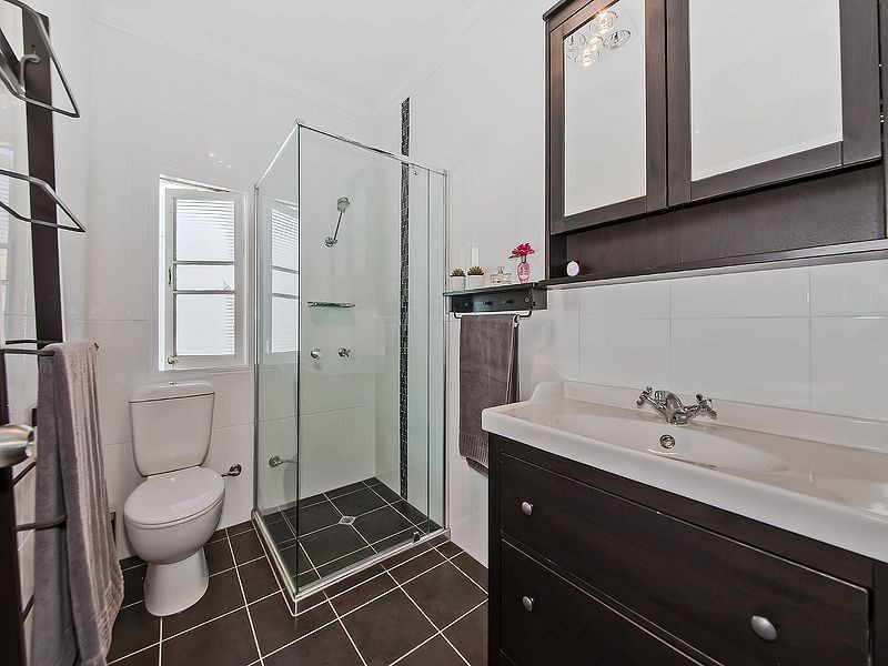 79 Grattan Tce, Manly QLD 4179