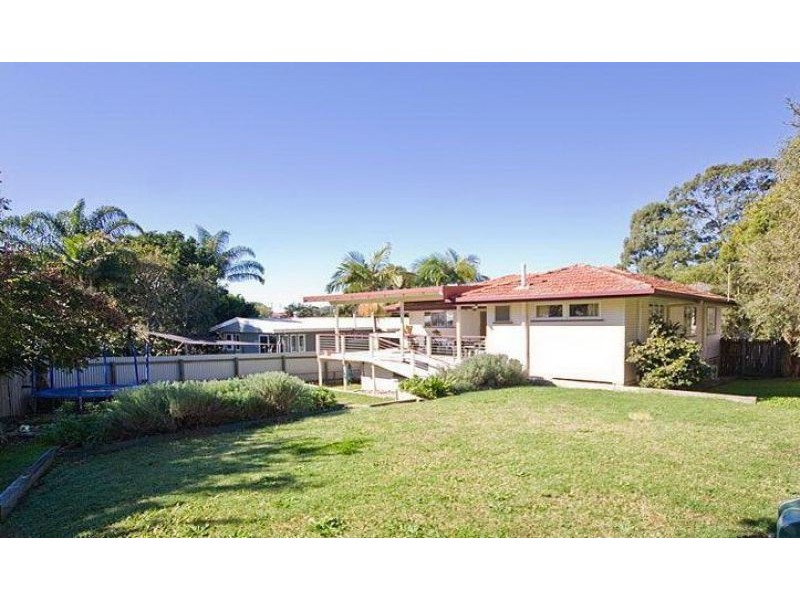 81 Roseneath Pde, Wynnum West QLD 4178