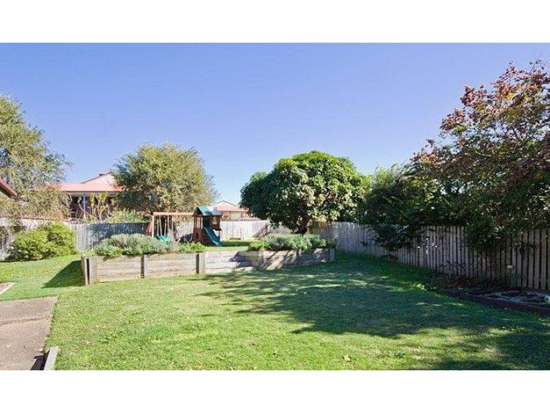 81 Roseneath Pde, Wynnum West QLD 4178