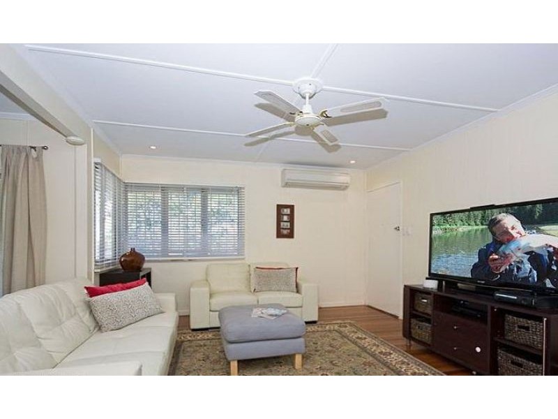 81 Roseneath Pde, Wynnum West QLD 4178