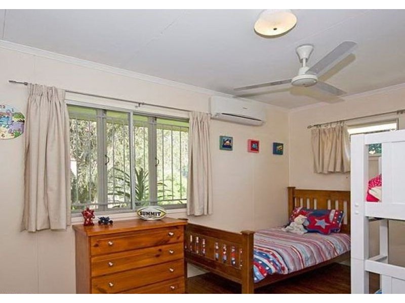 81 Roseneath Pde, Wynnum West QLD 4178