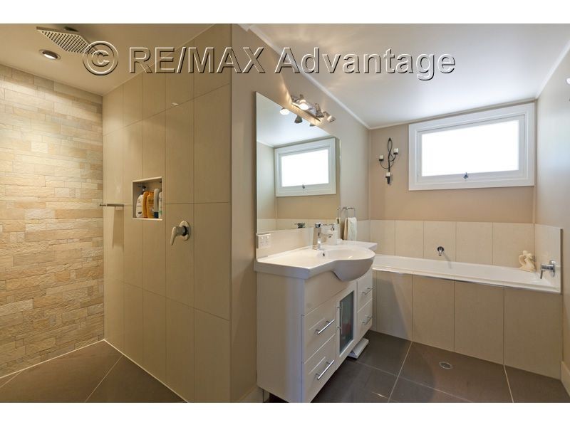 94 Whites Rd, Manly West QLD 4179