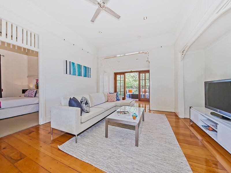 106 Stradbroke Avenue, Wynnum QLD 4178
