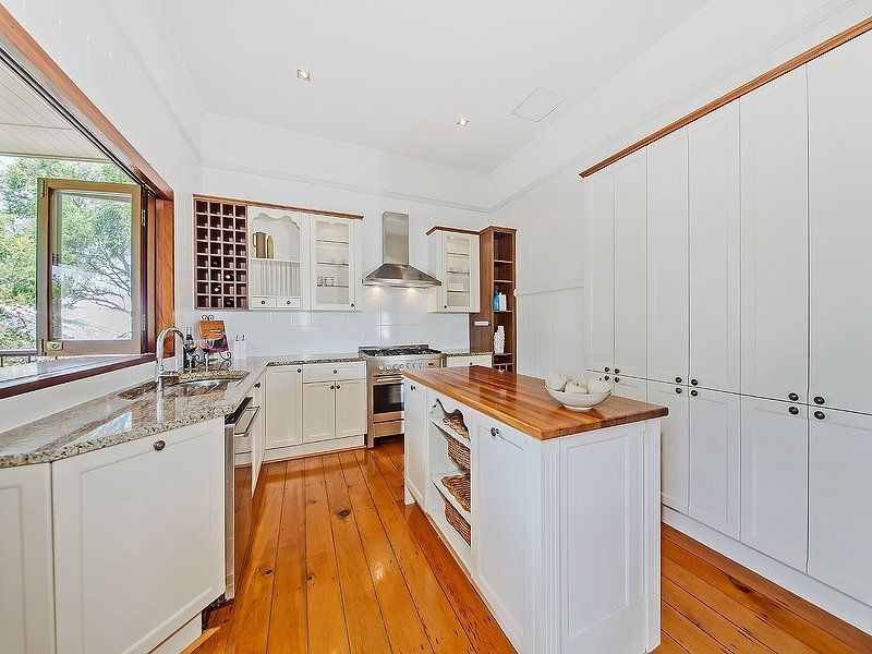 106 Stradbroke Avenue, Wynnum QLD 4178