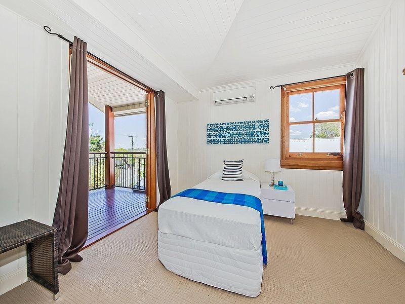 106 Stradbroke Avenue, Wynnum QLD 4178