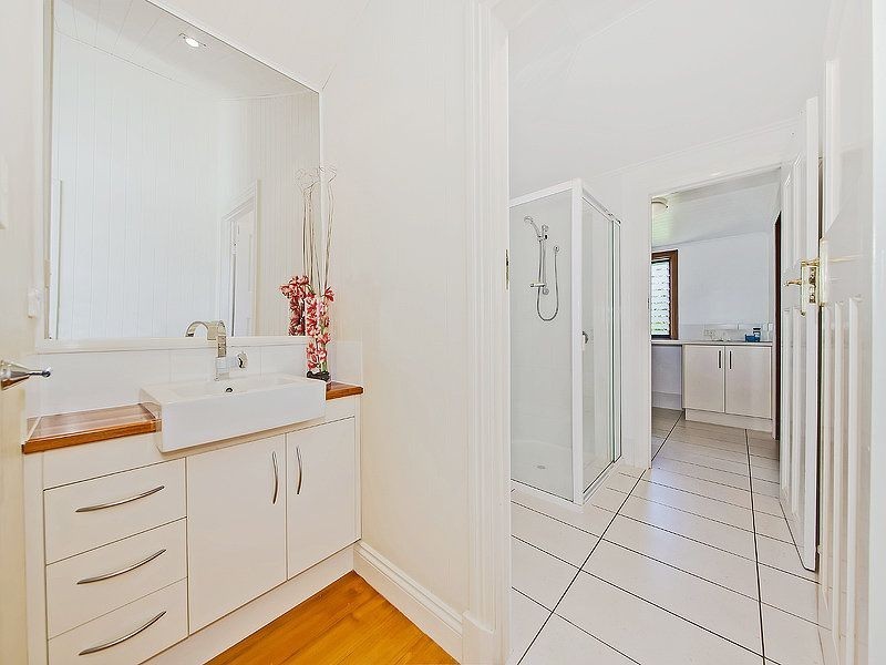 106 Stradbroke Avenue, Wynnum QLD 4178