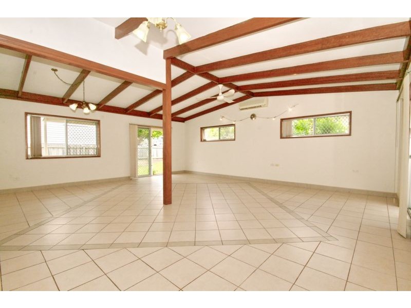 2 Brockworth Street, Wynnum West QLD 4178