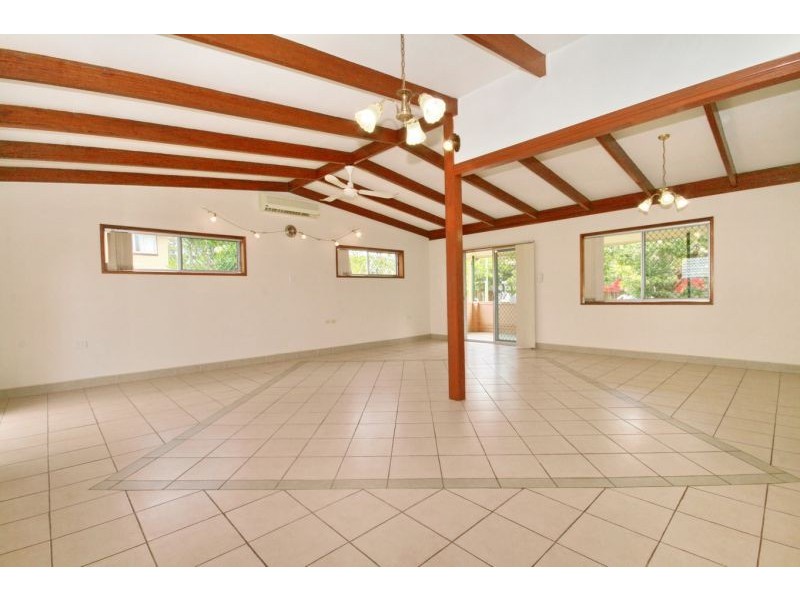 2 Brockworth Street, Wynnum West QLD 4178