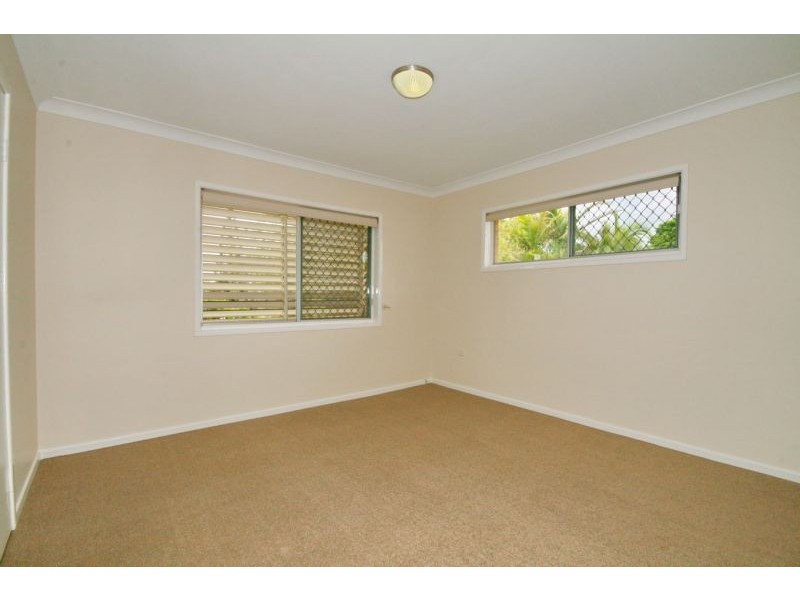 2 Brockworth Street, Wynnum West QLD 4178