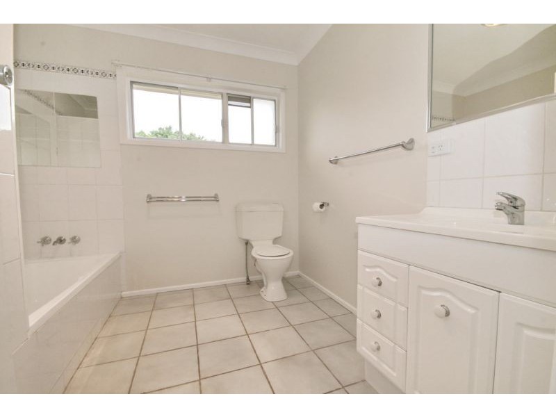 2 Brockworth Street, Wynnum West QLD 4178