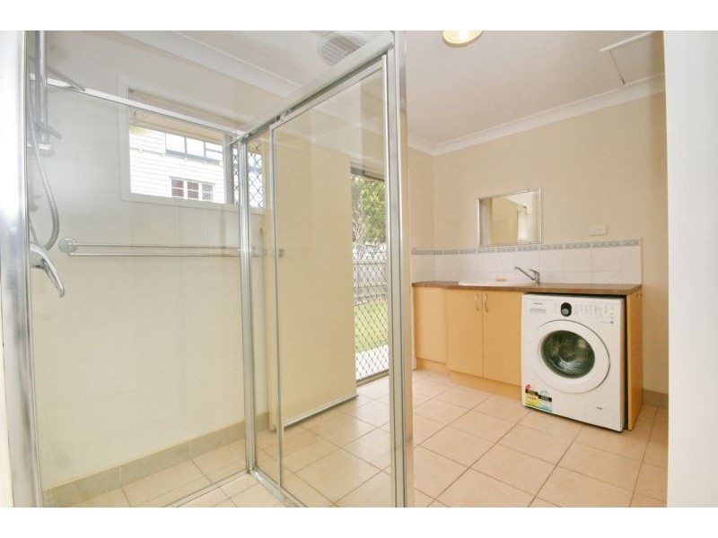 2 Brockworth Street, Wynnum West QLD 4178