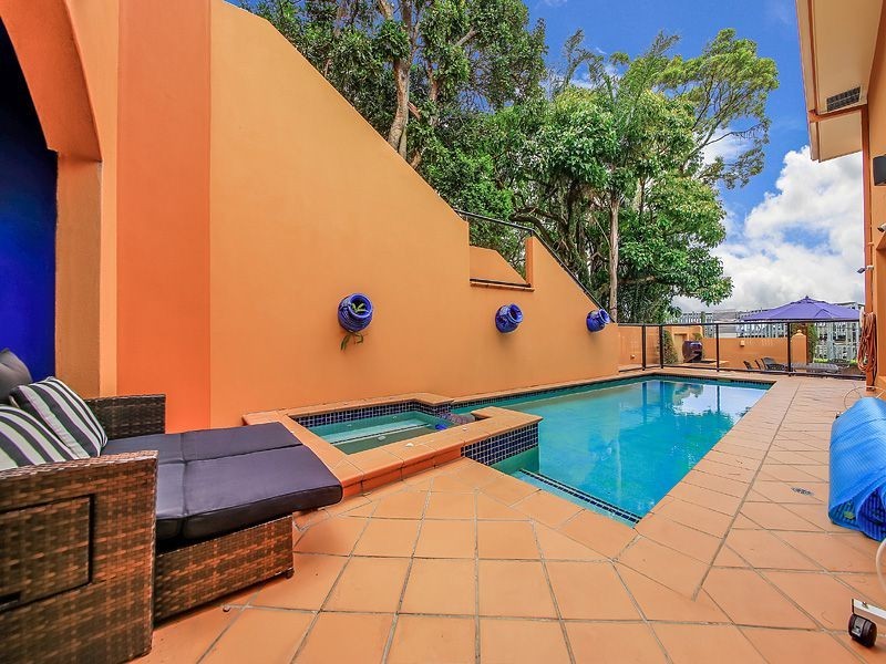 571 Royal Esplanade, Manly QLD 4179