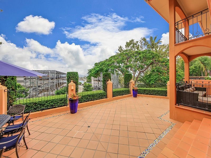 571 Royal Esplanade, Manly QLD 4179