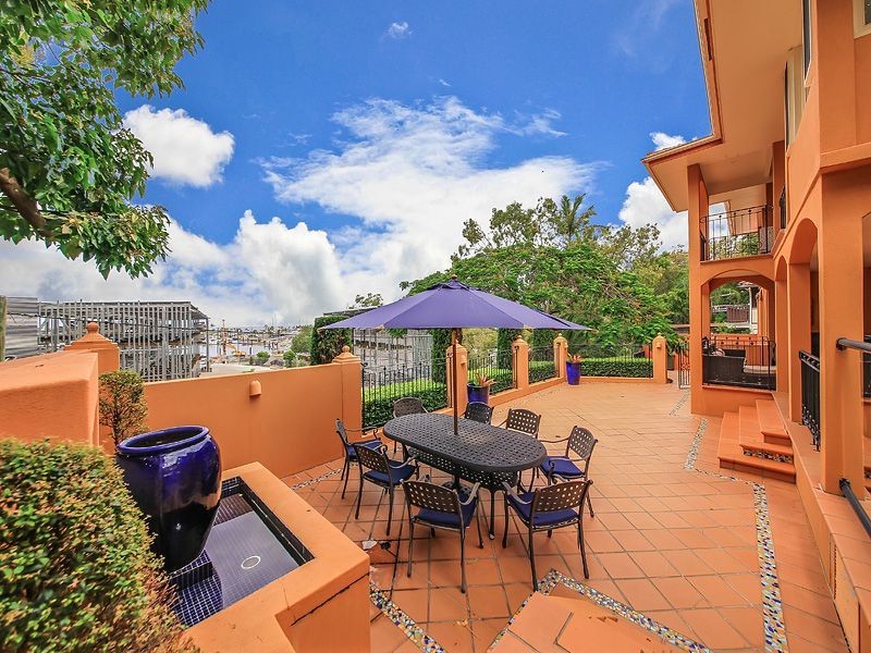 571 Royal Esplanade, Manly QLD 4179