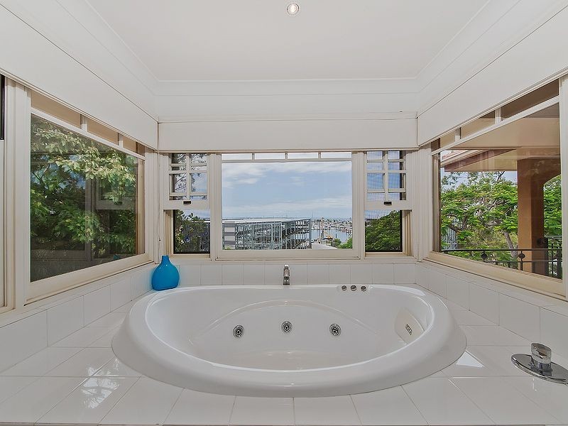 571 Royal Esplanade, Manly QLD 4179