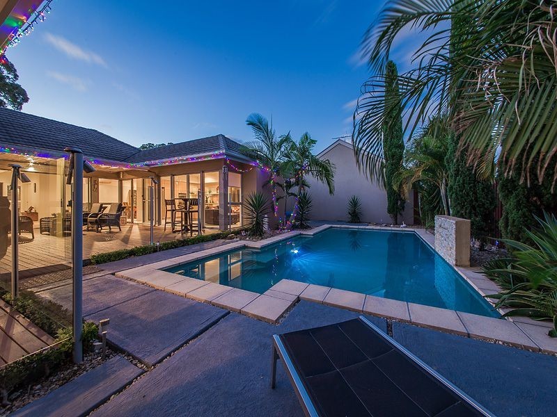 83 Mossvale Dr, Wakerley QLD 4154