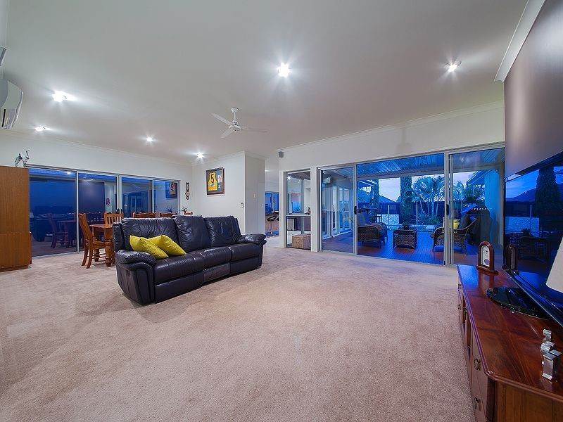 83 Mossvale Dr, Wakerley QLD 4154