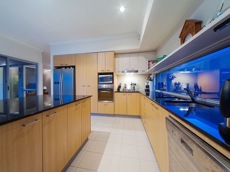 83 Mossvale Dr, Wakerley QLD 4154