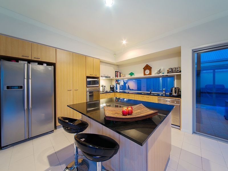 83 Mossvale Dr, Wakerley QLD 4154