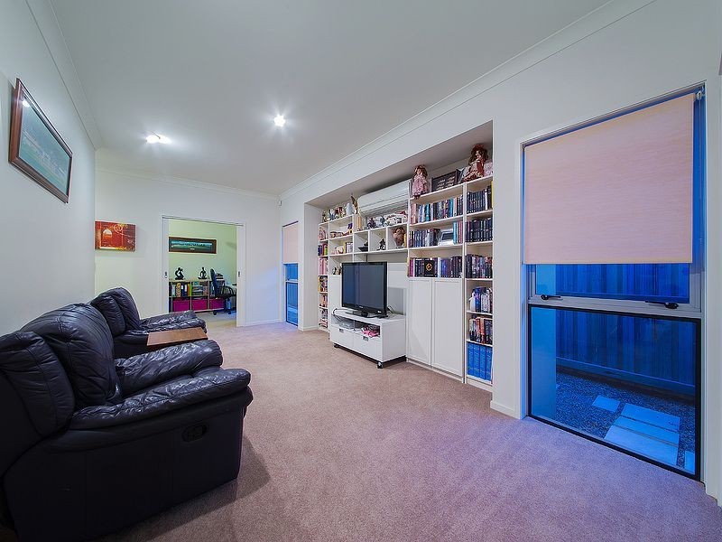 83 Mossvale Dr, Wakerley QLD 4154