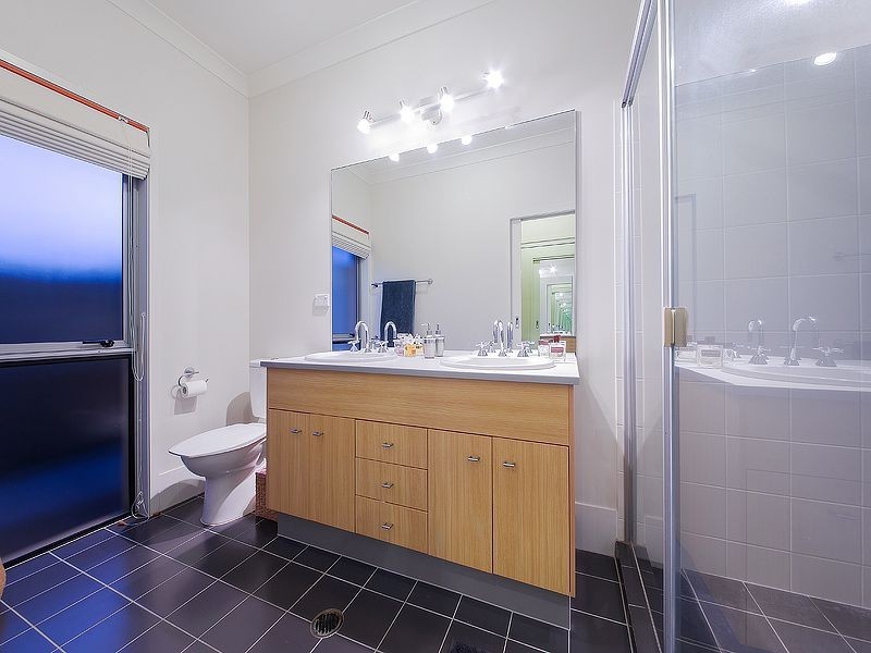 83 Mossvale Dr, Wakerley QLD 4154