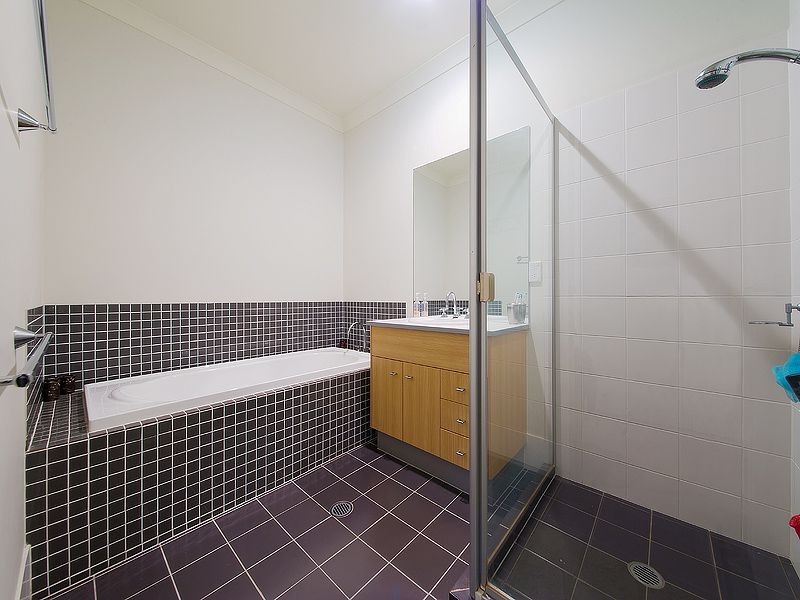 83 Mossvale Dr, Wakerley QLD 4154