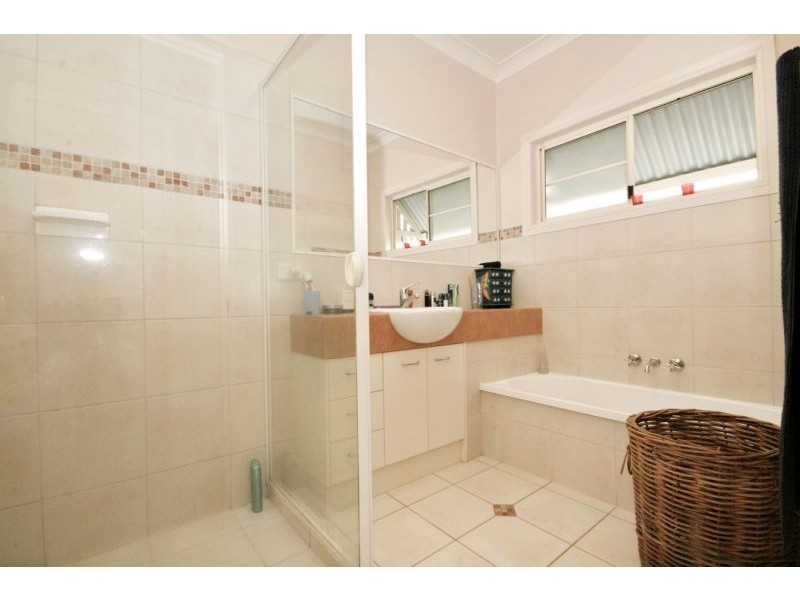 5 Hutton Avenue, Wynnum QLD 4178