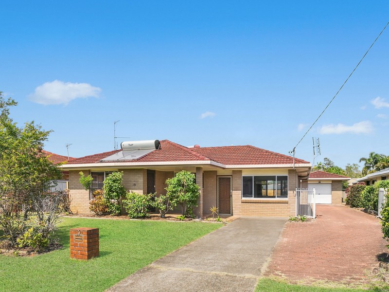 19 Blundell Boulevard, Tweed Heads South NSW 2486
