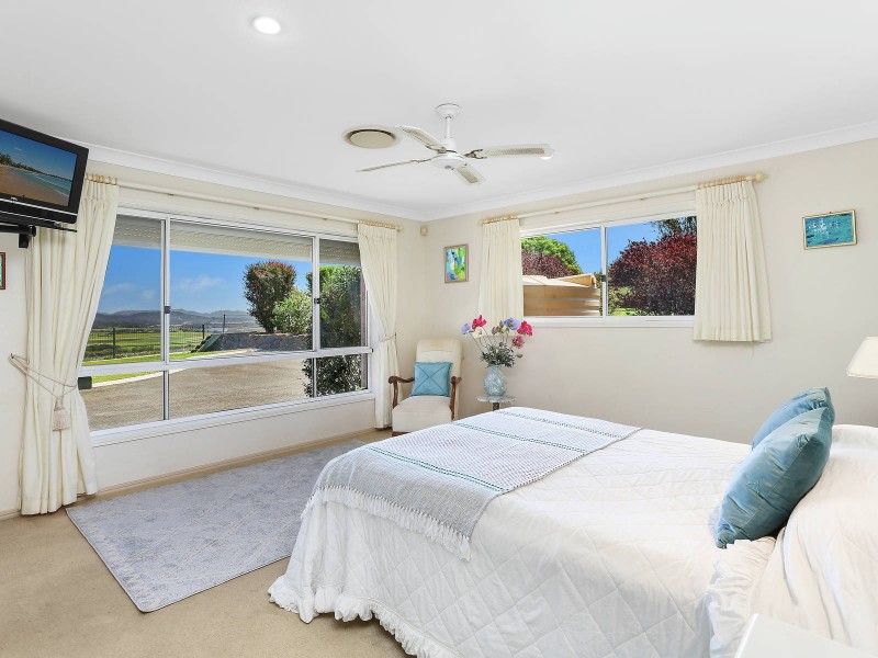 12 The Parapet, Banora Point NSW 2486