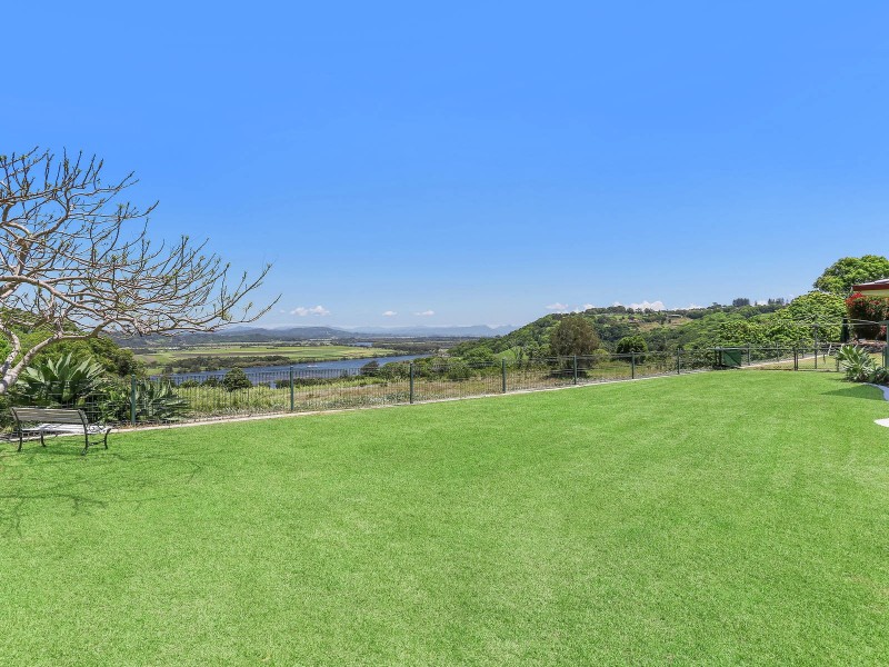 12 The Parapet, Banora Point NSW 2486