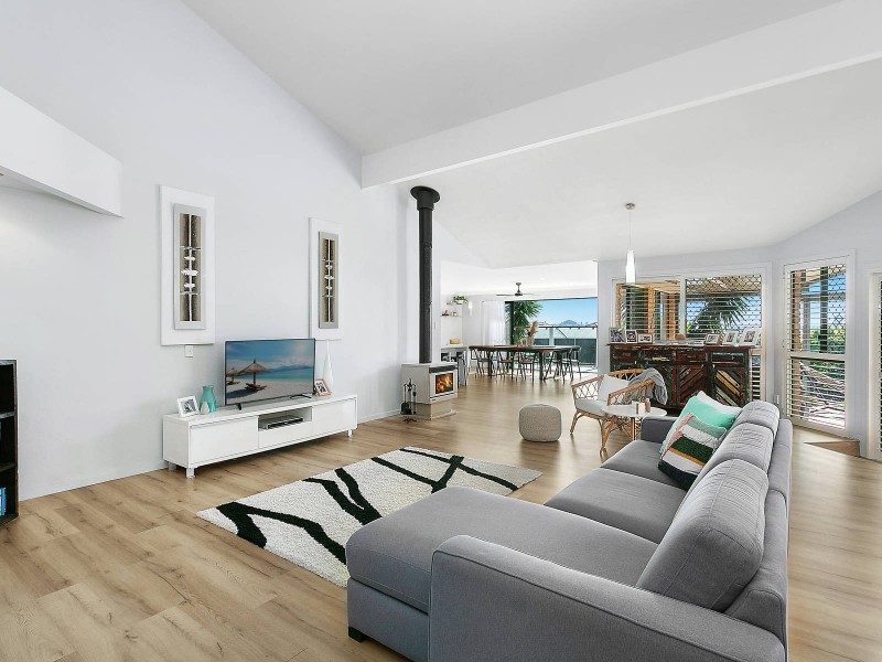 73 Lochlomond Drive, Banora Point NSW 2486