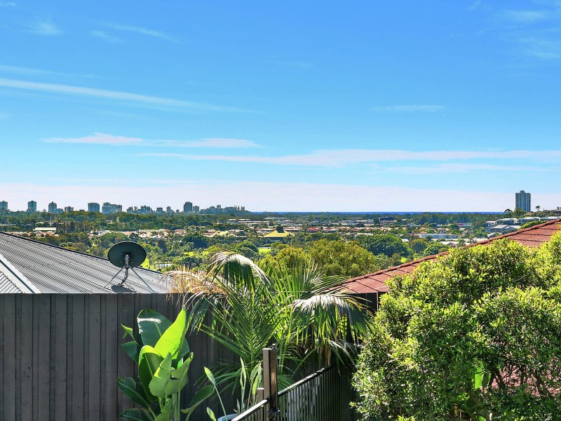 73 Lochlomond Drive, Banora Point NSW 2486