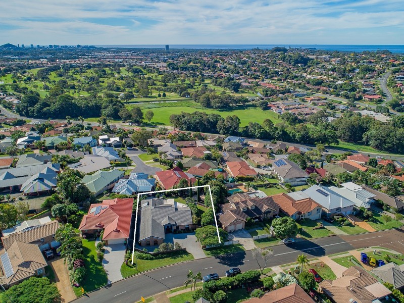 73 Lochlomond Drive, Banora Point NSW 2486