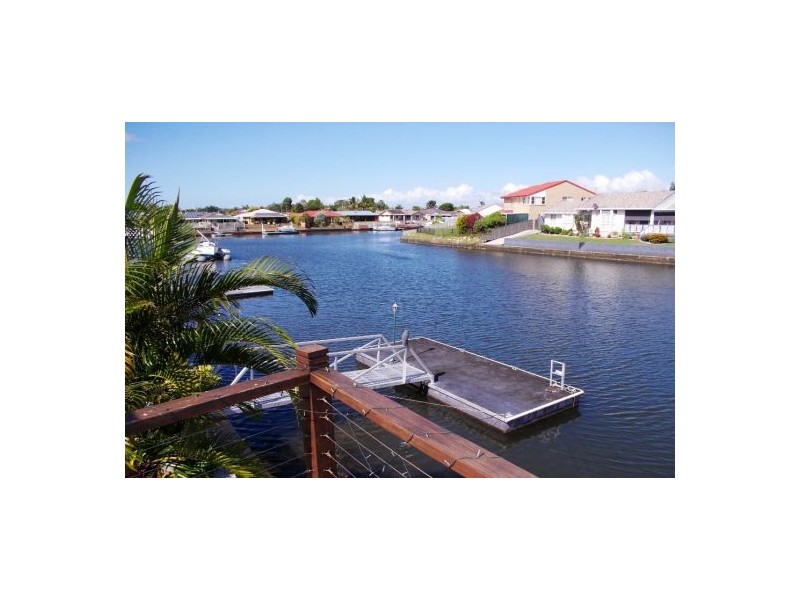 77 Phoenix Avenue, Bongaree QLD 4507