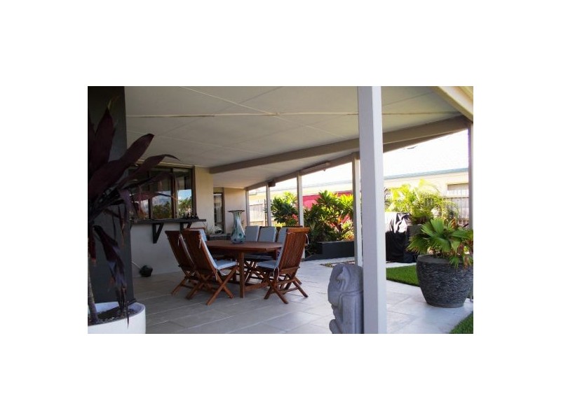 77 Phoenix Avenue, Bongaree QLD 4507
