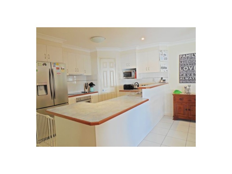 24 Leggett St, Morayfield QLD 4506