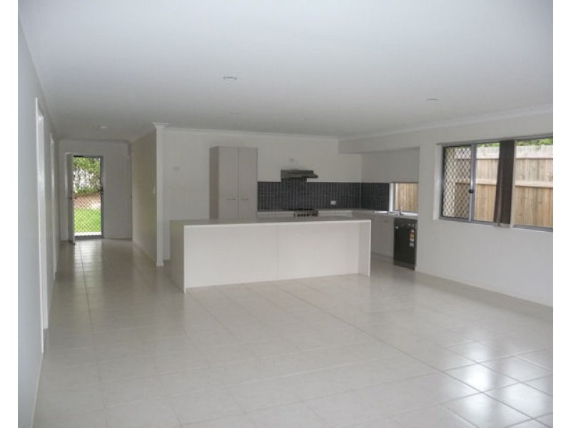 14 Brimstone Court, Kallangur QLD 4503