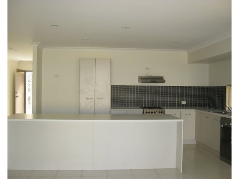 14 Brimstone Court, Kallangur QLD 4503