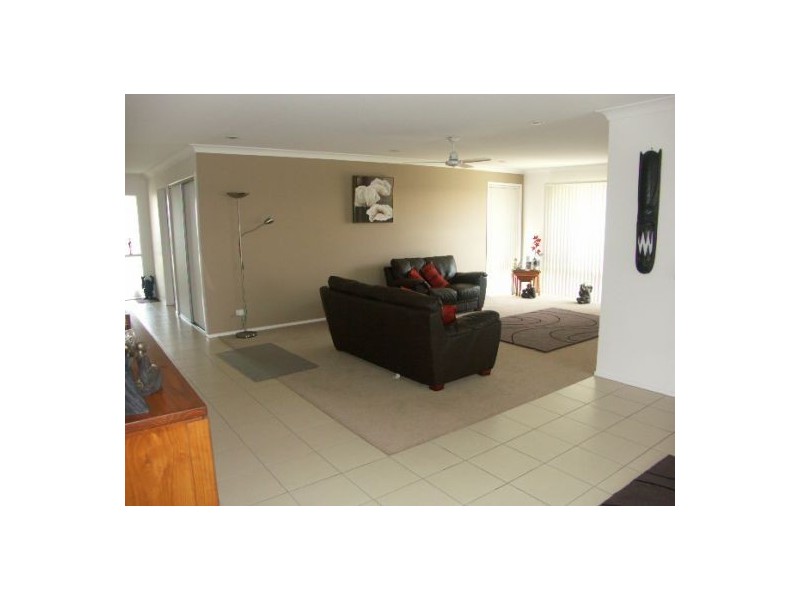 15 Hollywood Avenue, Bellmere QLD 4510