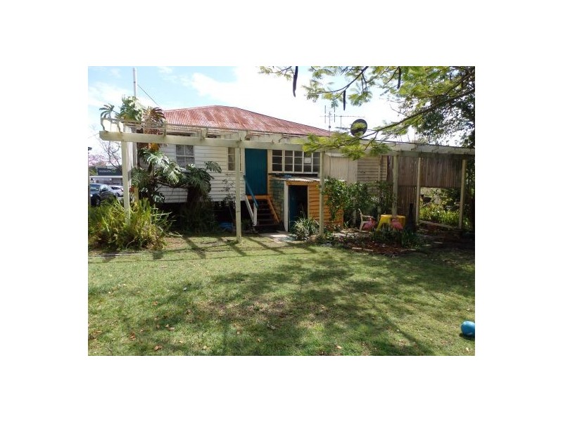 6 George St, Woodford QLD 4514
